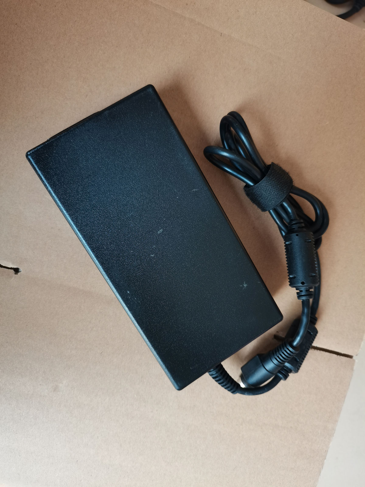 OEM Delta 230W 19.5V 11.8A ADP - Pc Gaming Msi recensione e prezzo